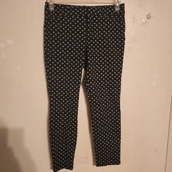 Old Navy Pixie Mid-Rise Black White Printed Pants with Pockets Size 4 Inseam 24" - Picture 1 of 8